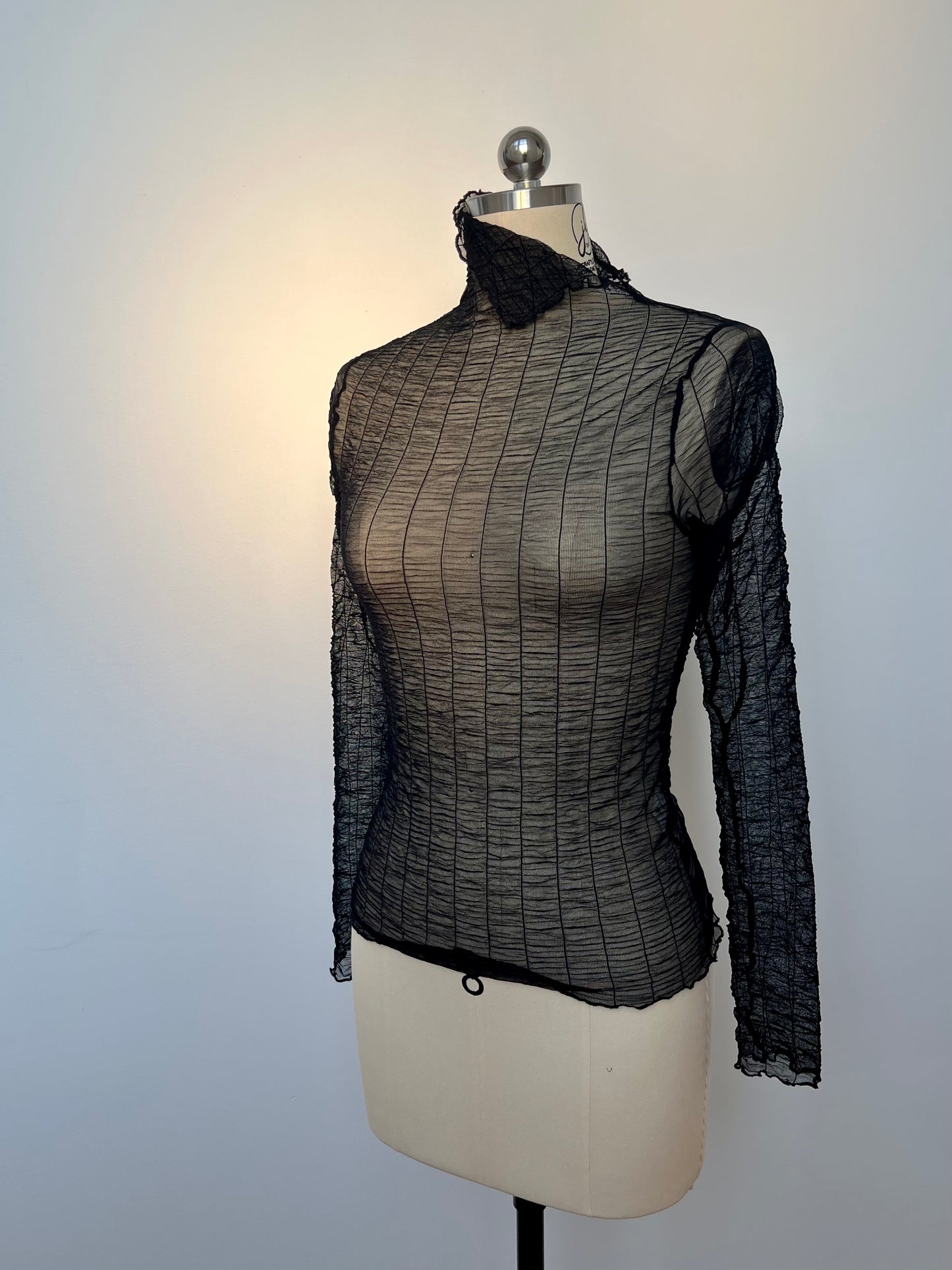 THE SKIN TOP IN BLACK MESH