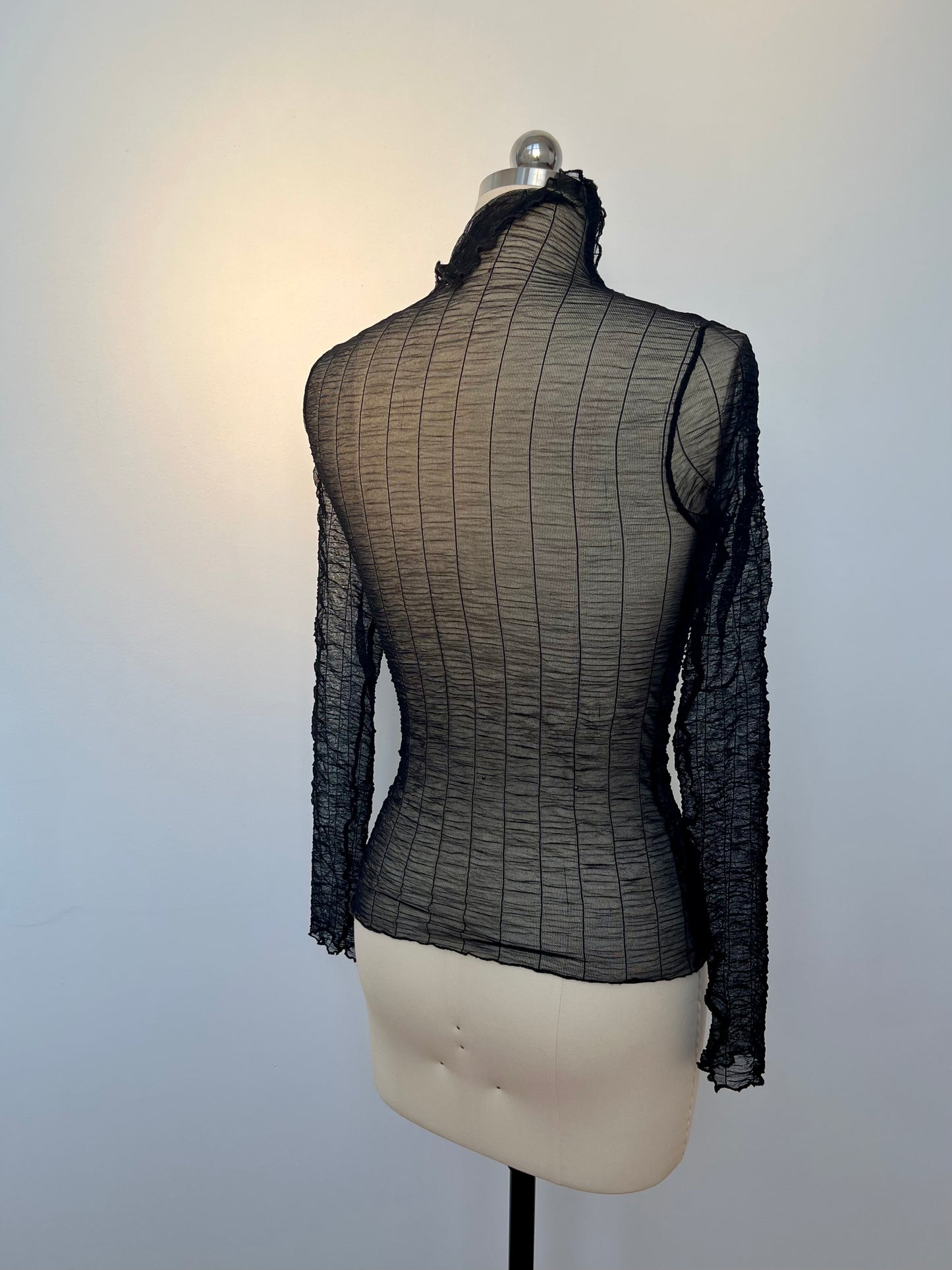 THE SKIN TOP IN BLACK MESH