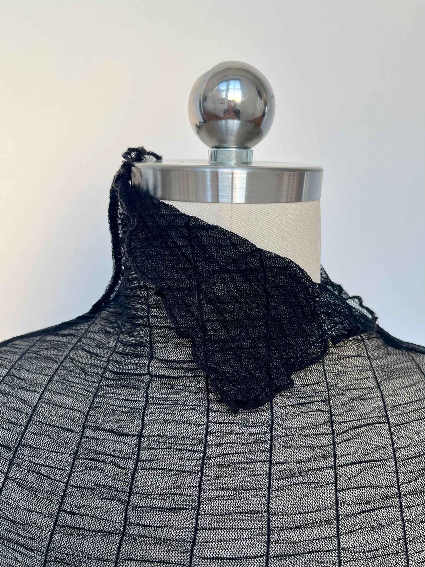 THE SKIN TOP IN BLACK MESH