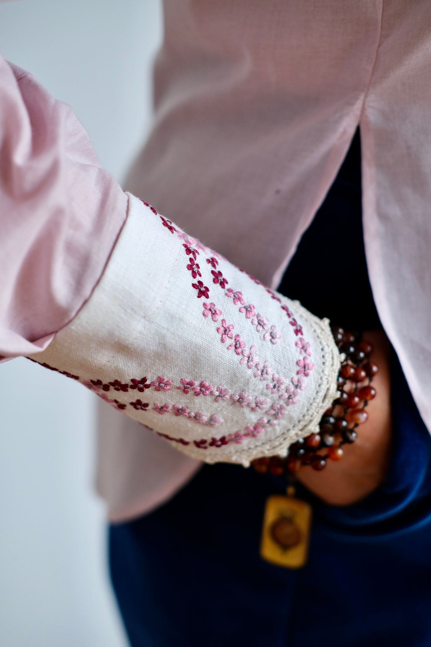 THE SISSI BLOUSE WITH DOILY CUFFS - Cotton Voile
