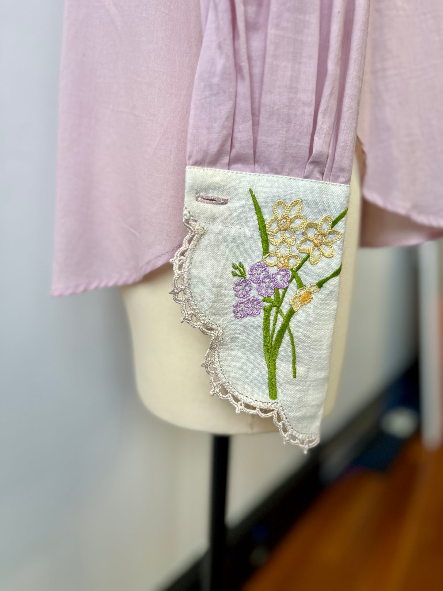 THE SISSI BLOUSE WITH DOILY CUFFS - Cotton Voile