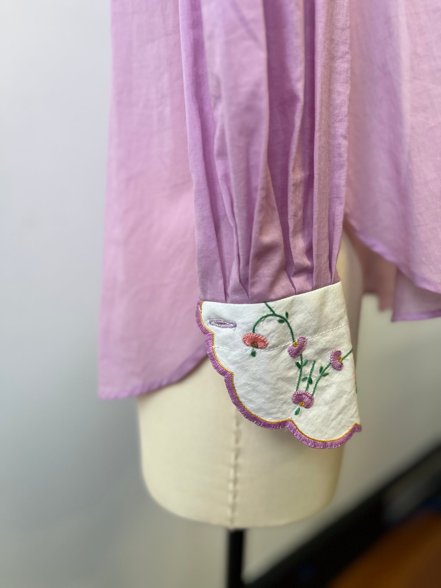 THE SISSI BLOUSE WITH DOILY CUFFS - Cotton Voile
